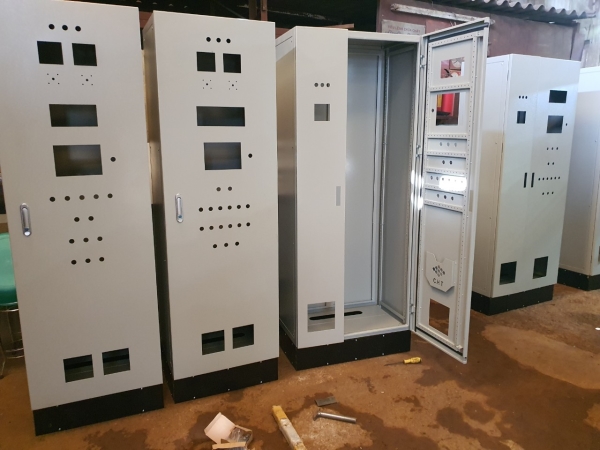 Vỏ tủ điện trong nhà - Vỏ Tủ Điện C.H.T - Công Ty TNHH Sản Xuất Và Thương Mại C.H.T